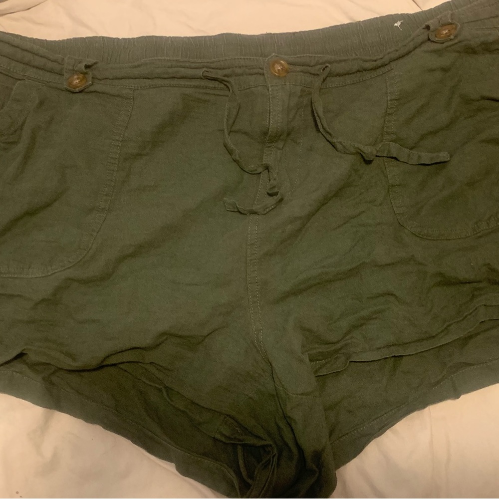 Torrid 5 Inch Pull-On Linen Blend Mid-Rise Short